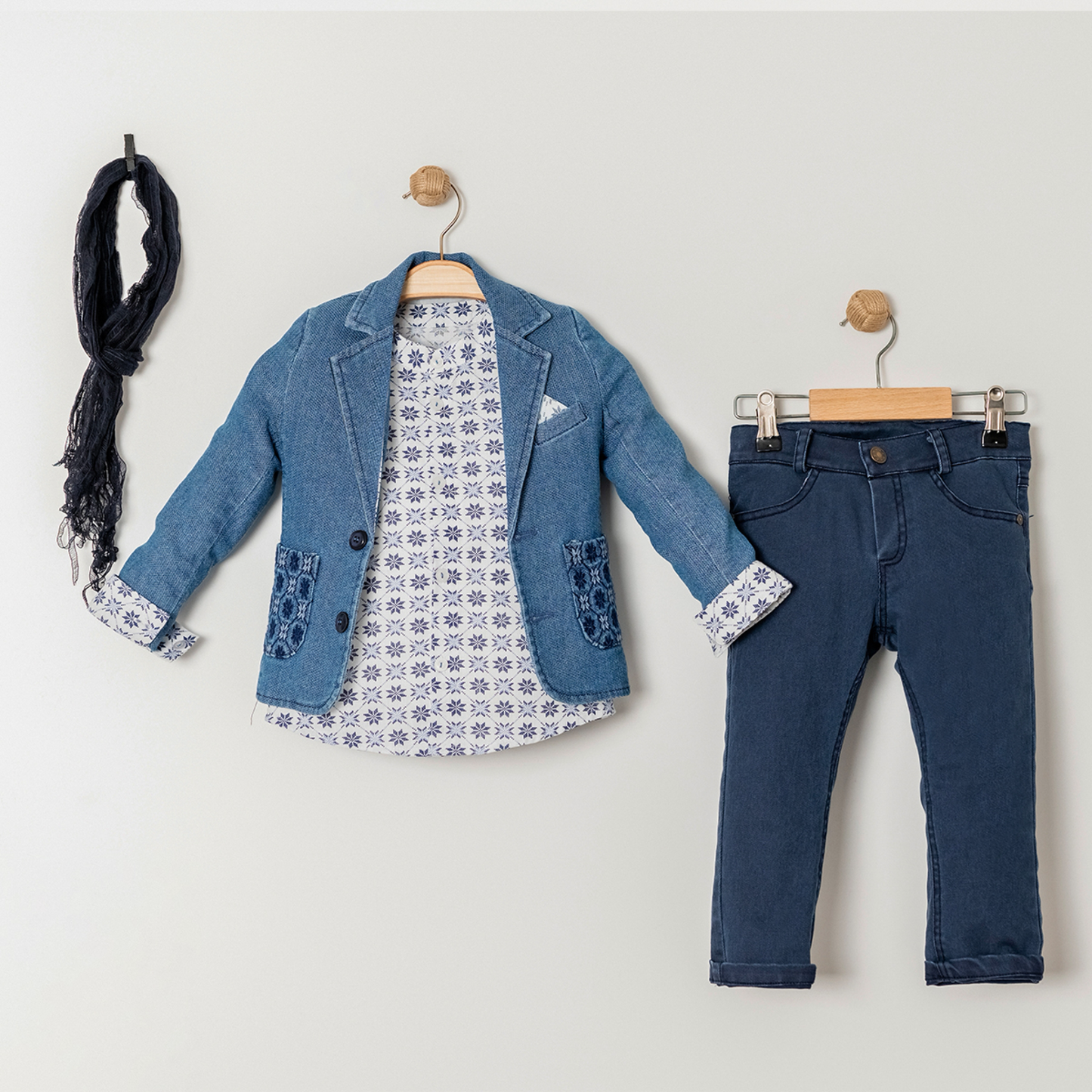 Costume-Ensemble garçon élégant veste, chemise et pantalon+ écharpe