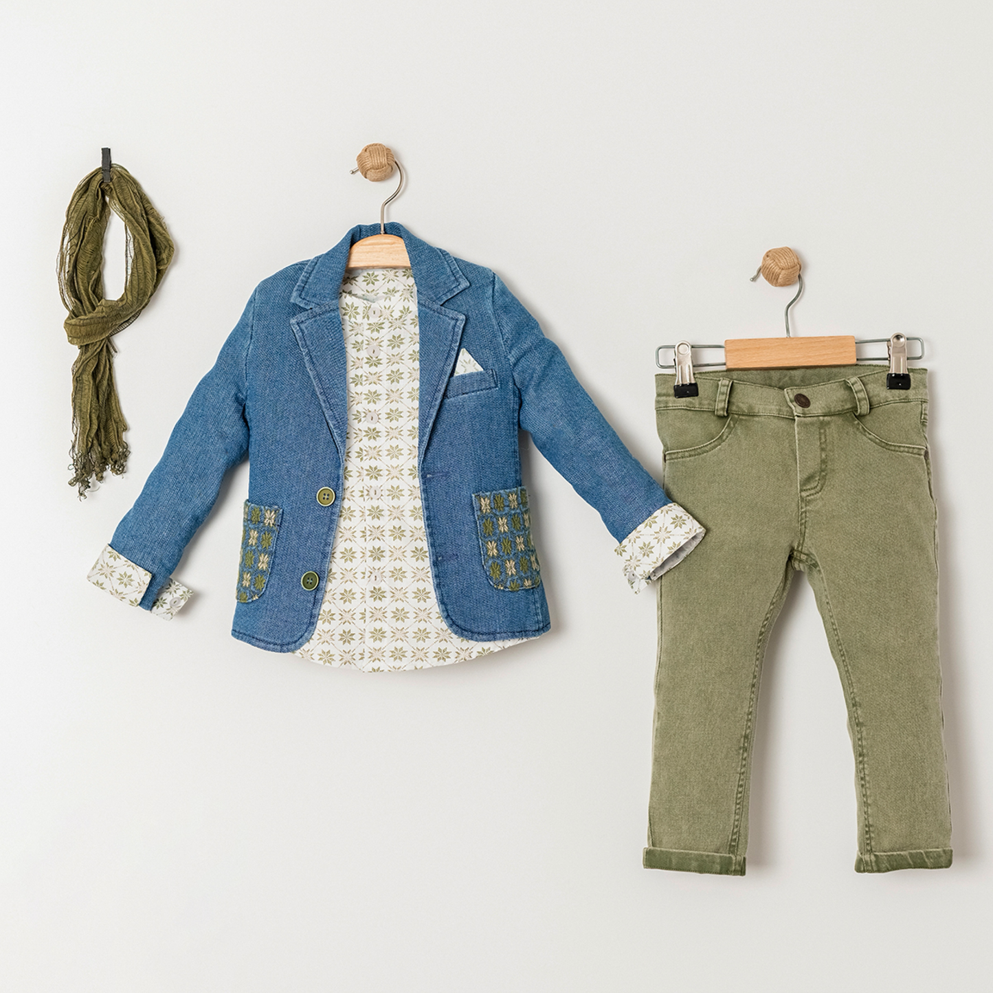 Costume-Ensemble garçon élégant veste, chemise et pantalon+ écharpe