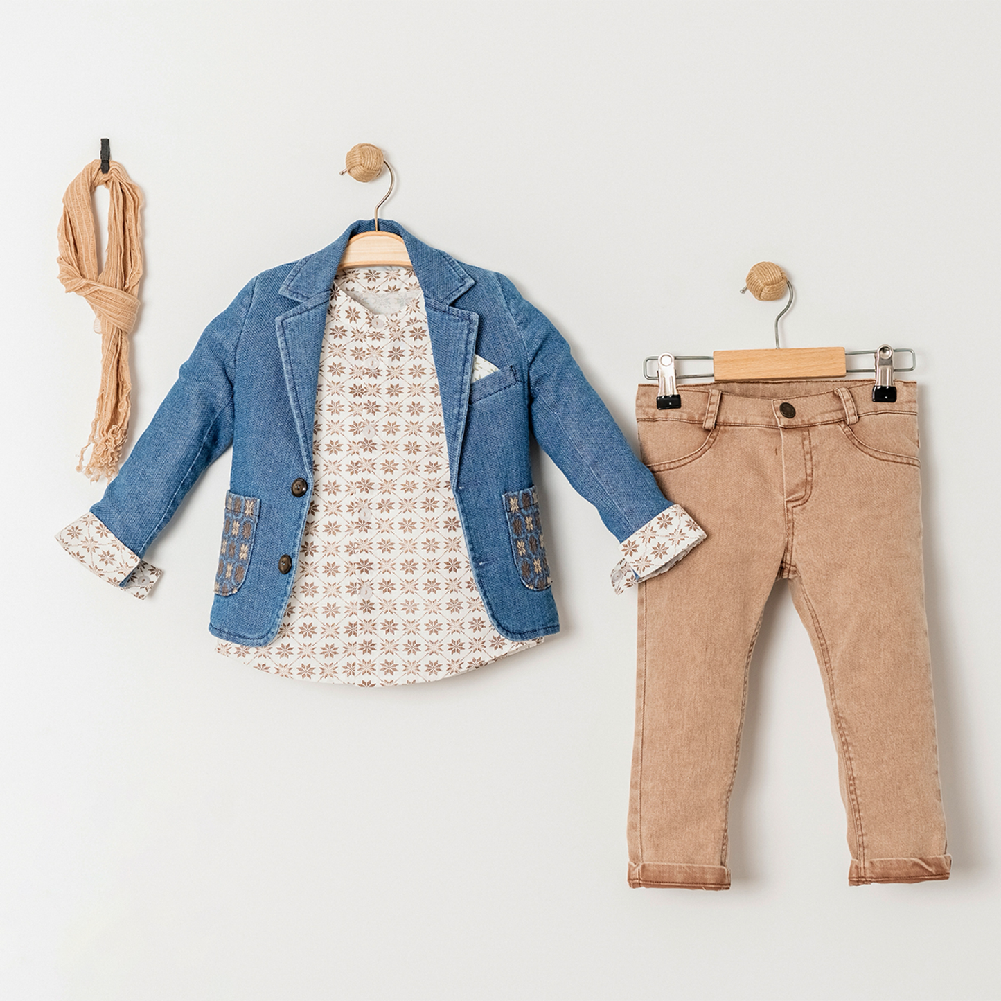 Costume-Ensemble garçon élégant veste, chemise et pantalon+ écharpe