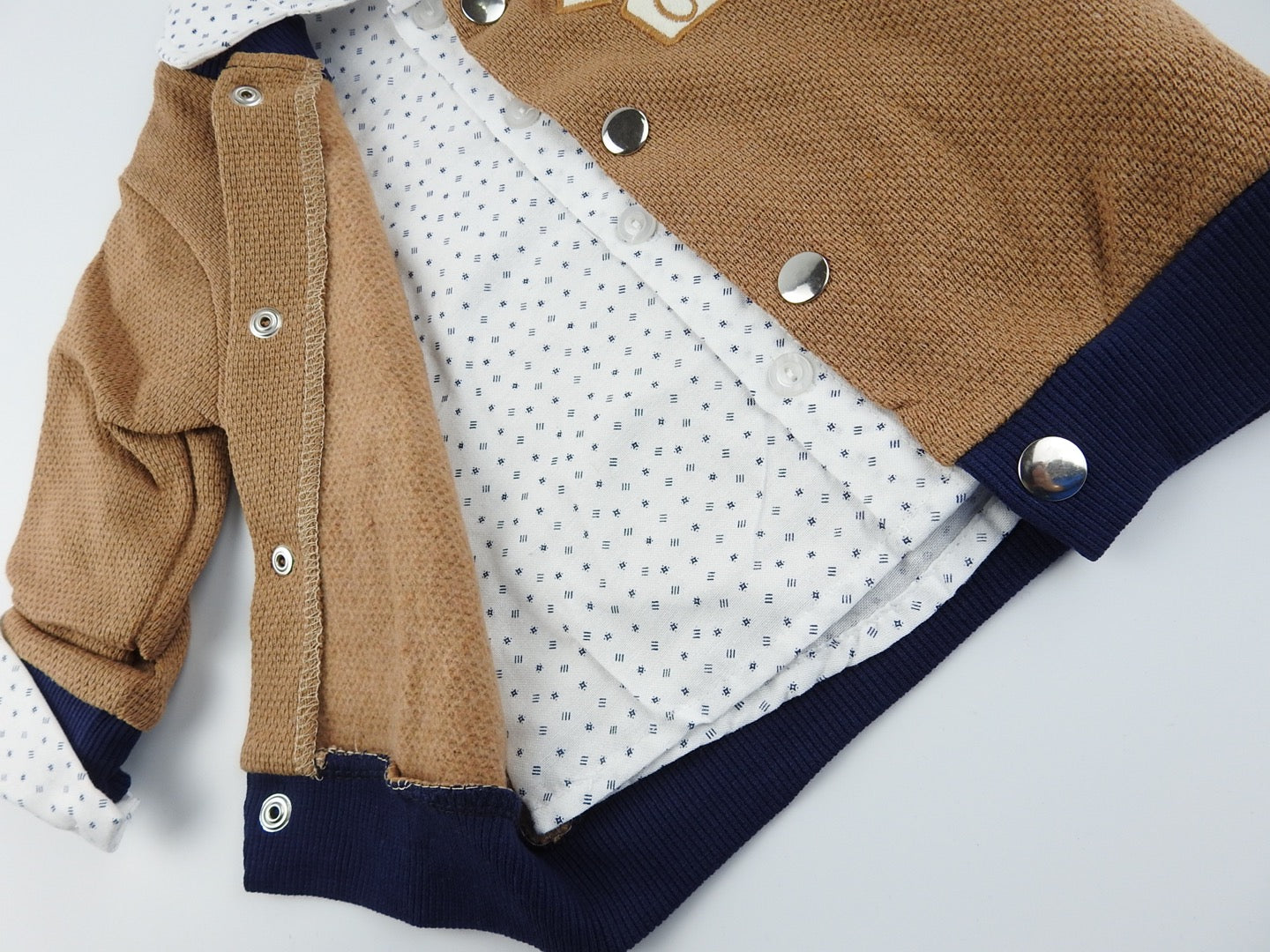 Pull avec button + chemise + pantalon
