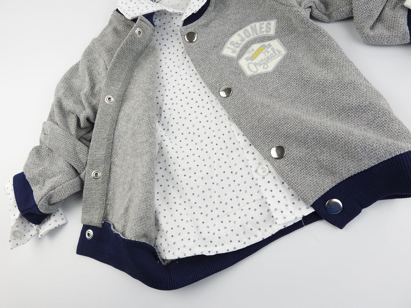 Pull avec button + chemise + pantalon